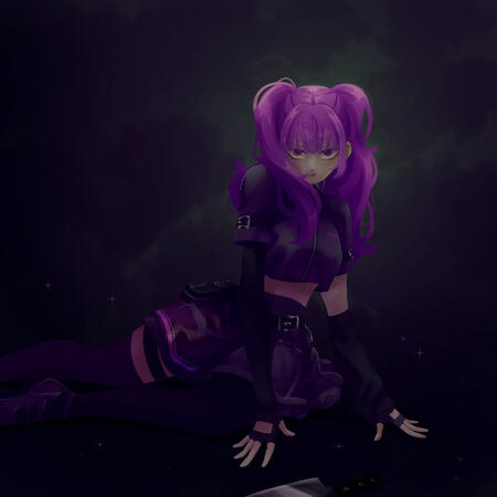 Une jeune fille aux cheveux violets est assise sur le sol. Elle a les yeux vérons (violet et rouge) et a un regard empli de haine. L'arrière-plan est sombre, la jeune fille est dans l'ombre et on peut discerner un couteau devant elle.